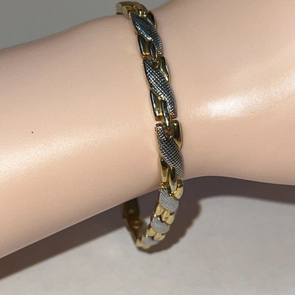 Beautiful Gold and silver 2 tones bracelet 7.5 Inch Long - Picture 2 of 7